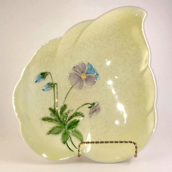 Royal Winton Grimwades Hand Painted Leaf Shaped Plate - Picture 1 of 3